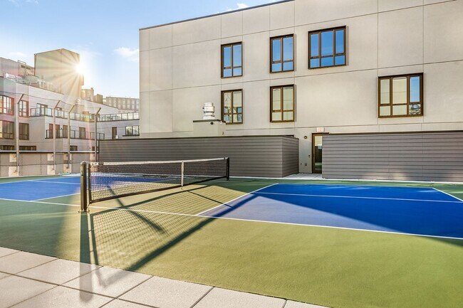 Building Photo - The Bay