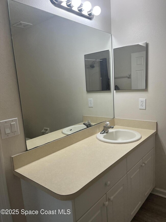 Building Photo - 1125 Luminary Cir