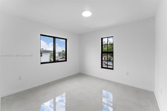 Building Photo - 1457 NW 2nd Ave