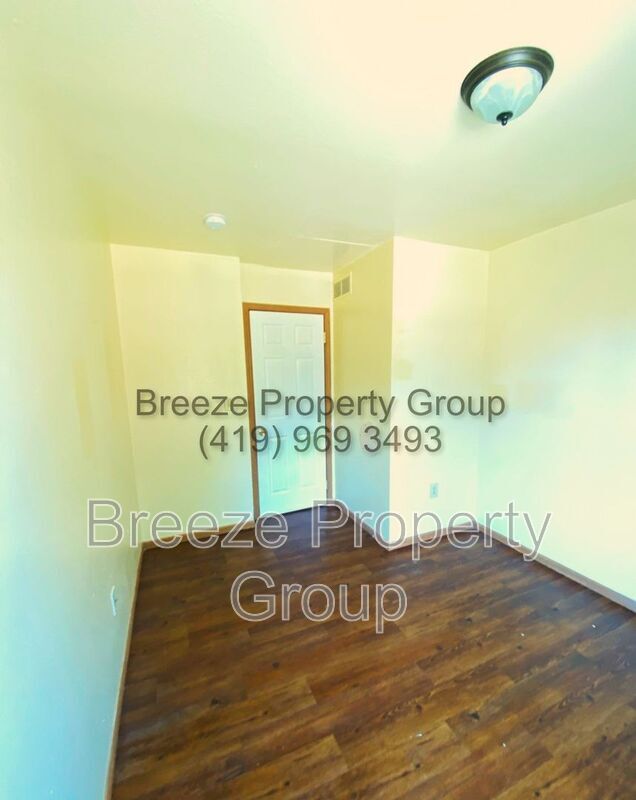 Building Photo - 3045 N Ontario St