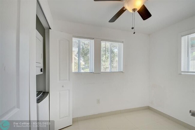 Building Photo - 325 N L St