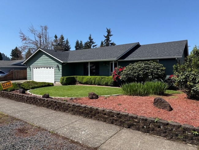 Building Photo - Well-kept house in desirable Thurston neighborhood!