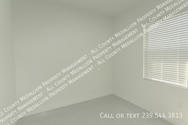 Building Photo - 141 Harold Ave S