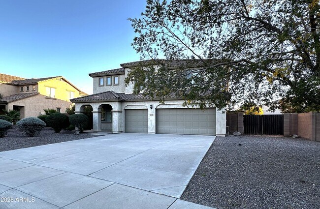 Building Photo - 11053 E Roselle Ave