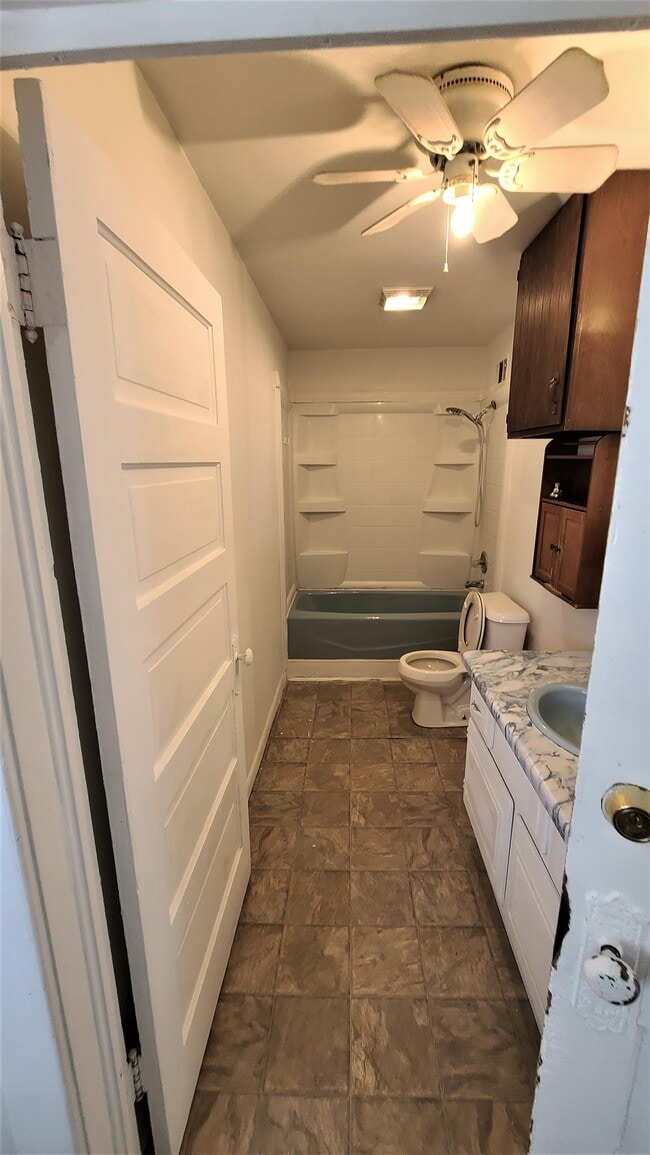 Building Photo - 139 N Ash St