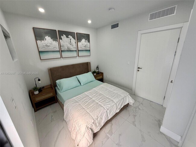 Building Photo - 944 Jefferson Ave