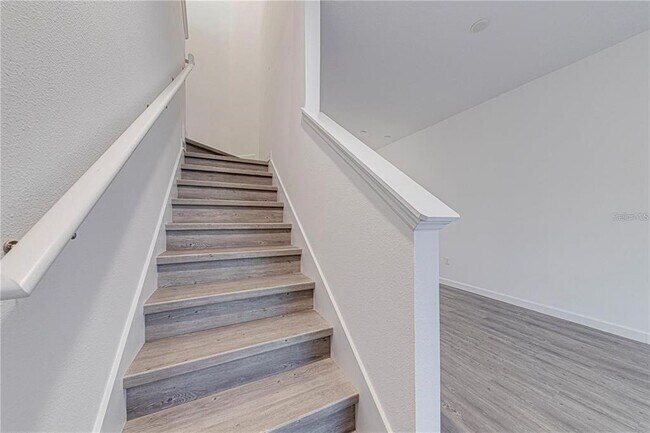 Building Photo - 400 Famagusta Dr