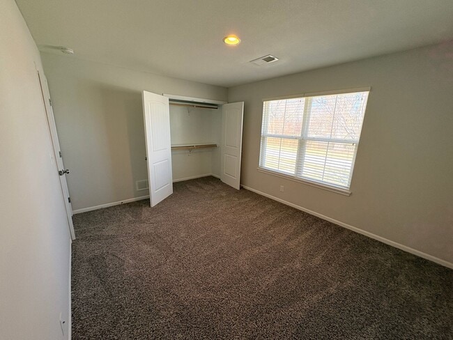 Building Photo - 2 Bed | 2 Bath | 2 Car Garage Single Level Home in Raymore w/ Move In Special