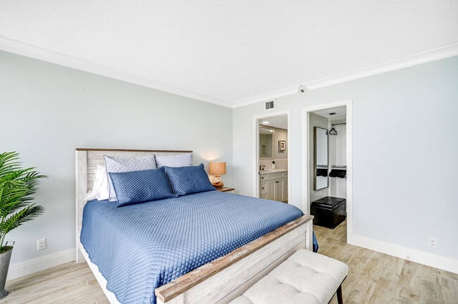 Building Photo - 1300 Jimmy Buffett Mem Hwy