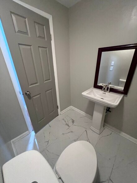 Half bath - 5627 Onslow Way
