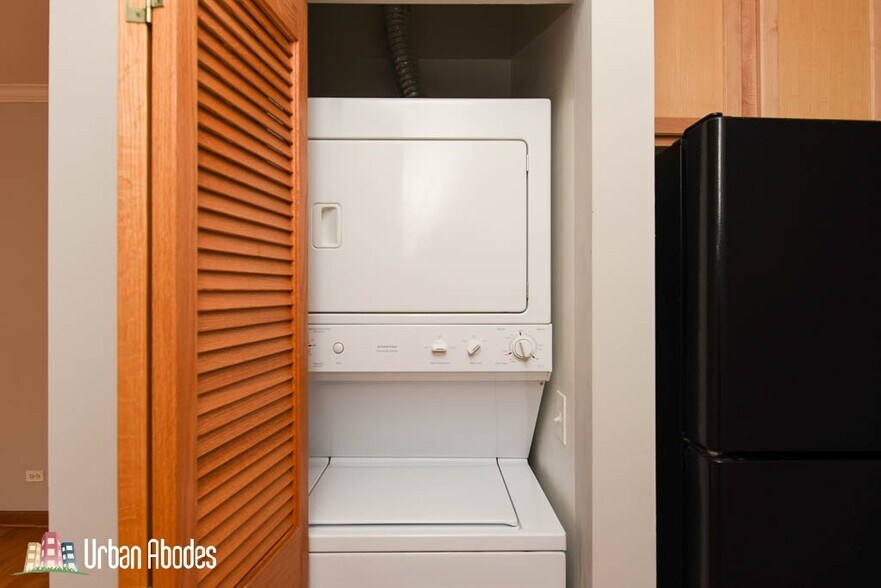 Building Photo - 3256 N Clifton Ave