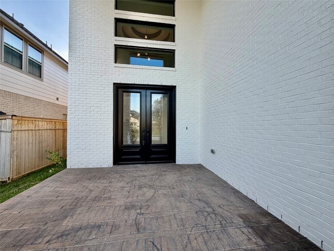 Building Photo - 1111 Luna Dr