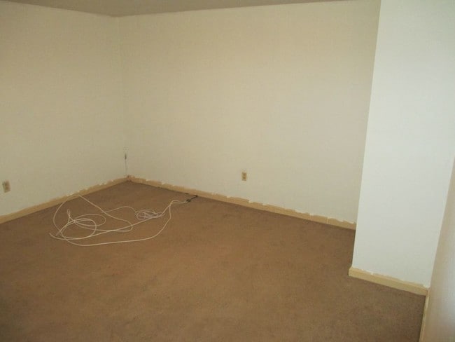 Building Photo - 5 Summit Ave 2nd Floor - 2Bdrm Rental