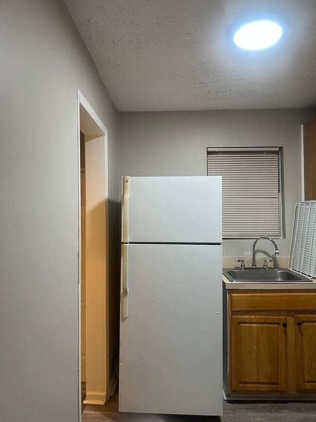 Building Photo - 1464 W 32nd St