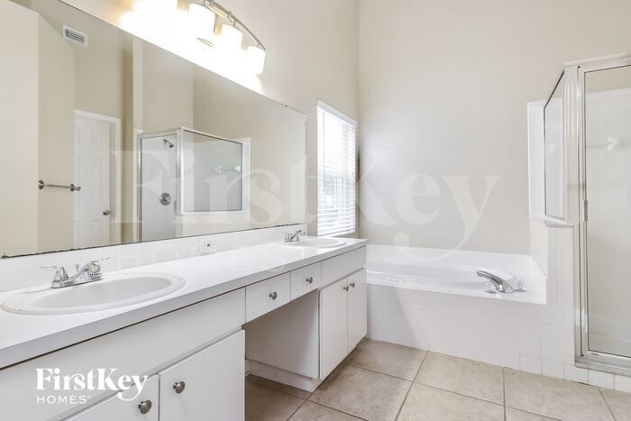 Building Photo - 28635 Fairweather Dr