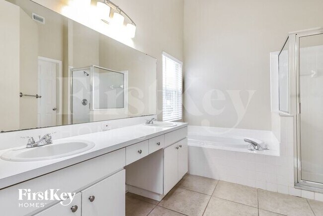 Building Photo - 28635 Fairweather Dr