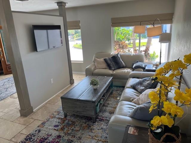 Building Photo - 2220 E Vina Del Mar Blvd