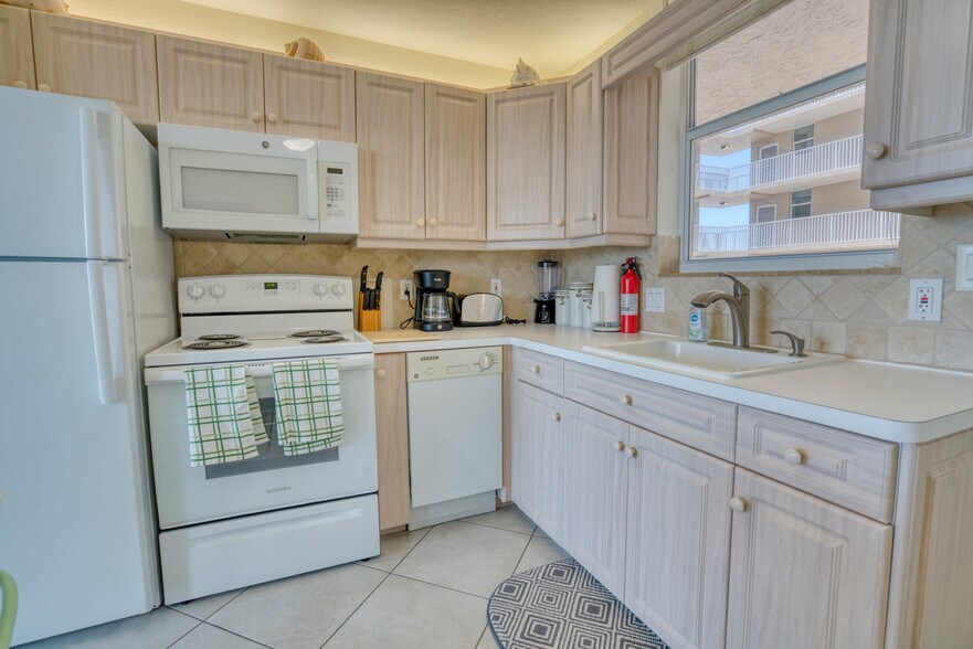 Building Photo - 5700 Bonita Beach Rd SW