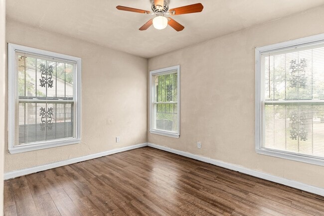 Building Photo - 602 W Kern Rd