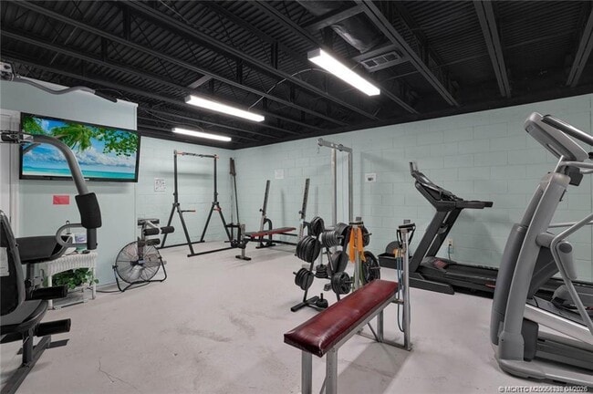 Building Photo - 10851 S Ocean Dr