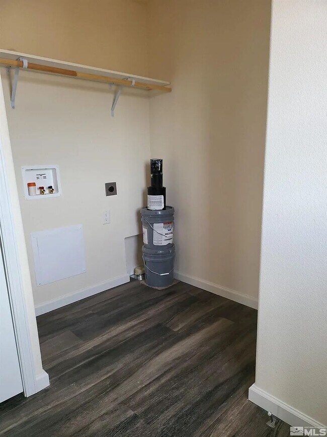 Building Photo - Spacious 3-Bedroom Home on 1.35 Acres with Valley Views – Dayton, NV