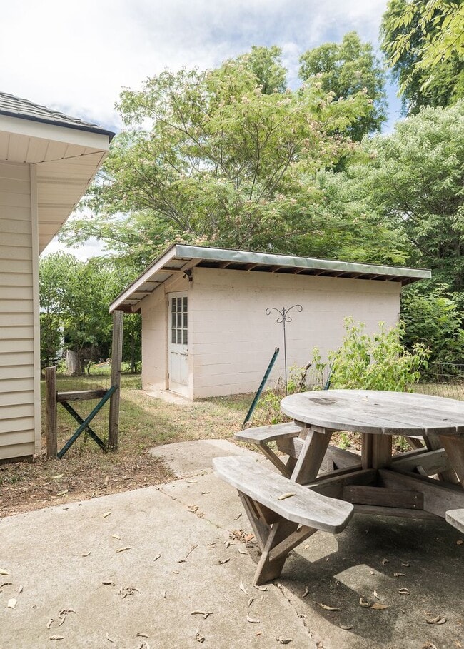 Building Photo - 1273 E Broad St