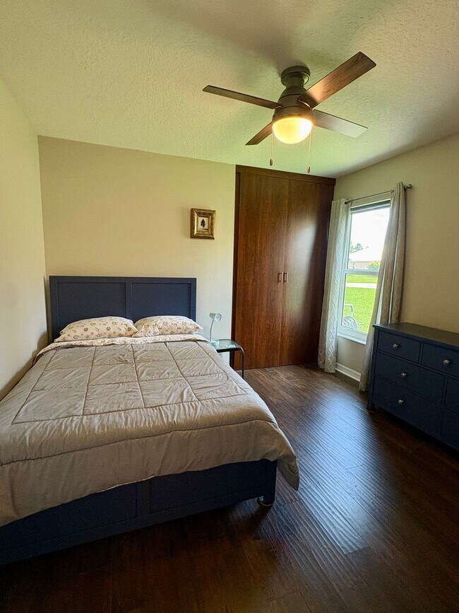 Building Photo - 3/2/2 with huge screened-in lake view patio in The Pines/Jensen Beach