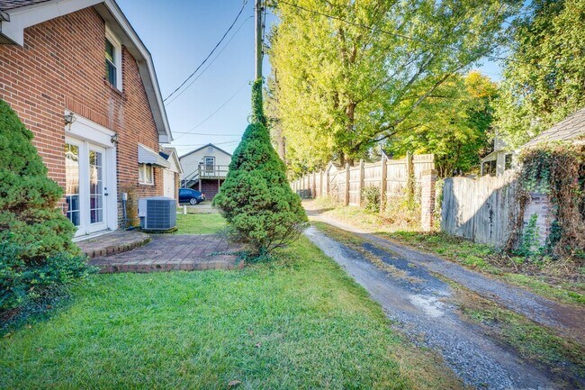 Building Photo - Coming Soon!! Charming 3 bed 2 Bath | Sunroom + Garage + Patio | Summer Special !