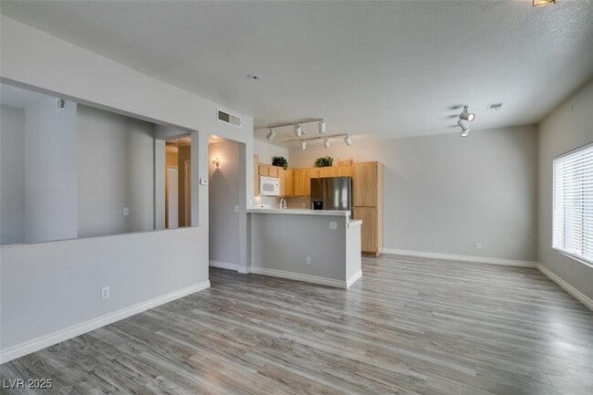 Building Photo - 251 S Green Valley Pkwy