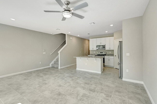 Building Photo - 5694 SE Edgewater Cir