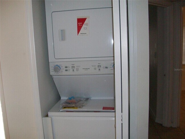 Building Photo - 495 Las Cortes Ln