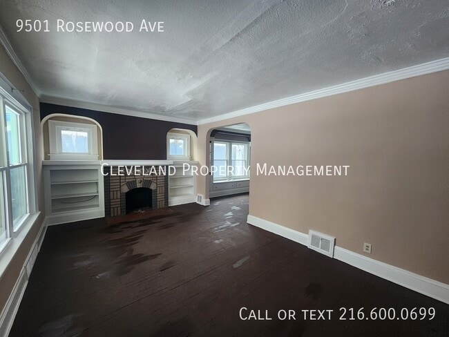 Building Photo - 9501 Rosewood Ave