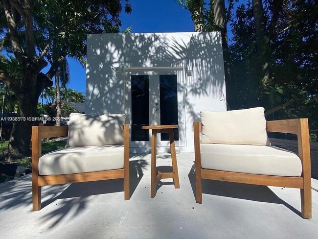 Building Photo - 256 NE 85th St