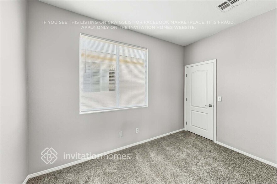 Building Photo - 4028 Villeroy Ave