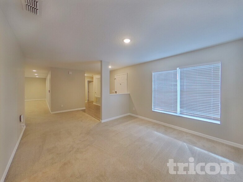 Building Photo - 345 Sky Valley St