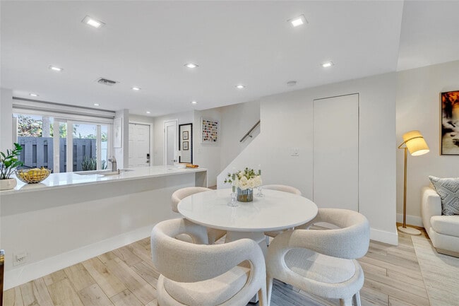 Building Photo - 1991 NE 15th Ave