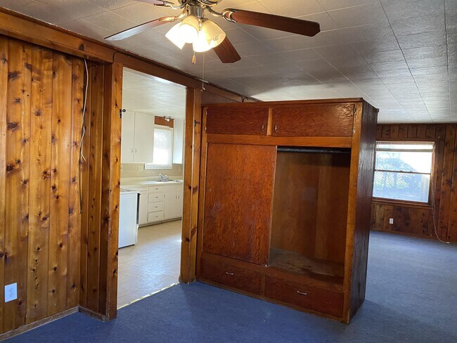 Building Photo - 339 N Abbie St
