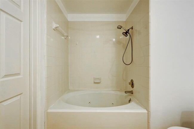 Building Photo - 1144 W 25th St