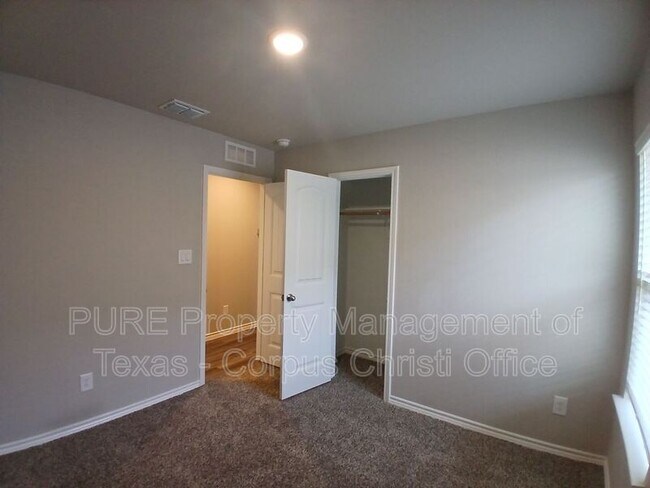 Building Photo - 7610 Rustler Ln