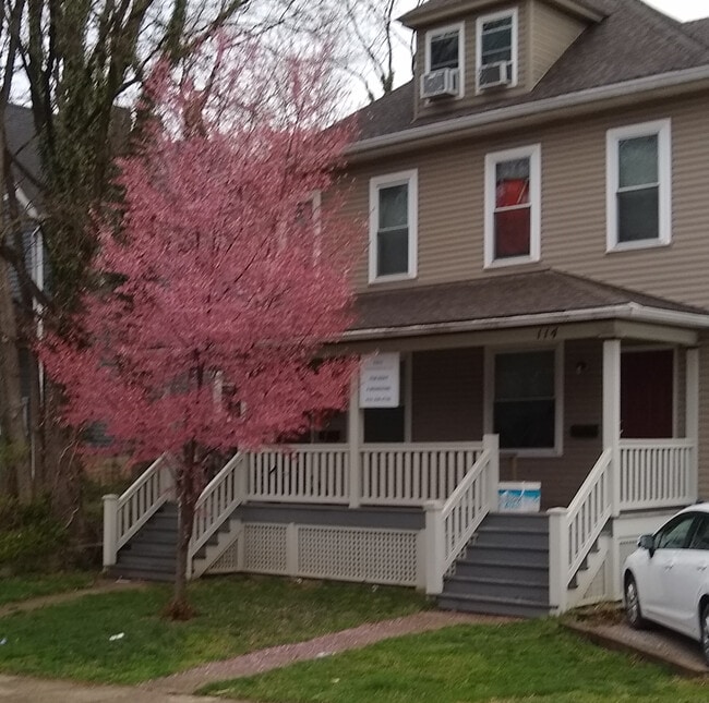 Exterior - 114 W Blake Ave