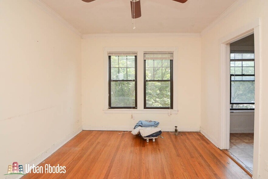 Building Photo - 3009 N Racine Ave