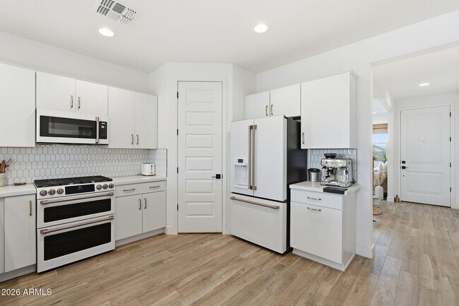 Building Photo - 5714 S Veneto