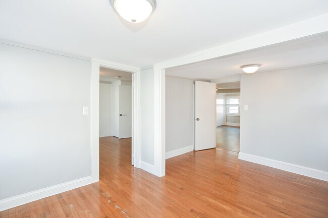Building Photo - 39 Bourne St