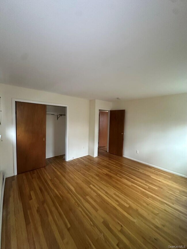 Building Photo - 29 Hendrick Ave