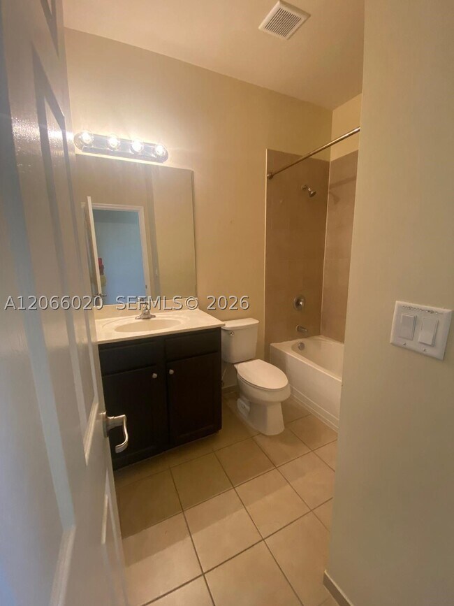 Building Photo - 9438 SW 171st Ct