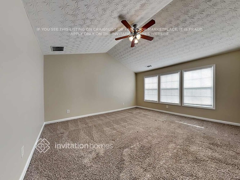 Building Photo - 6680 Island Pointe Dr