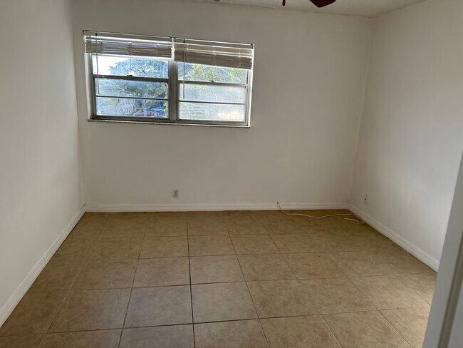 Building Photo - 340 NW 19th St