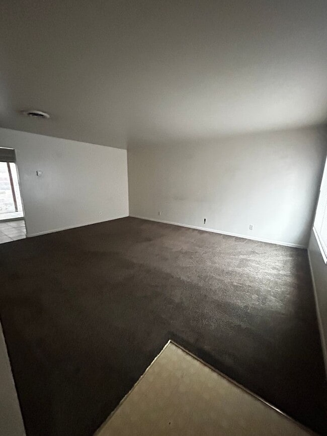 Building Photo - 333 Poplar St