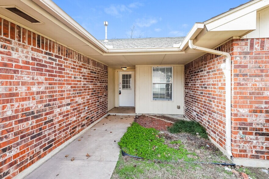 Building Photo - 205 Bradgate Dr