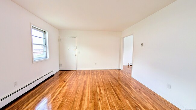 Building Photo - 14 Fairview Dr